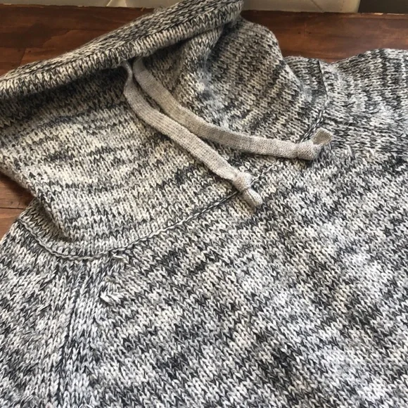 Athleta Traverse City merino wool cowl neck sweater in a marled gray color - Picture 6 of 12
